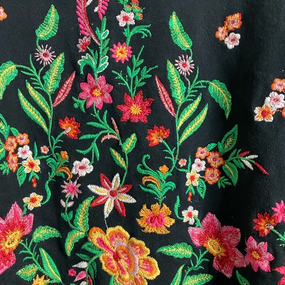 Floral Sweater with exaggerated shoulder - Picture 4 of 4